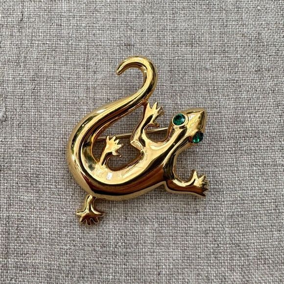 Vintage NAPIER Lizard Salamander Gold Tone Brooch Green Rhinestone Eyes Pin 1.5" - Picture 1 of 12